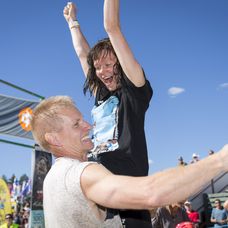 Majstrovstvá sveta v nosení manželky vo Fínsku.