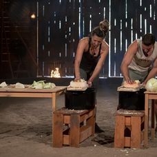 Pri krájaní kapusty nechala Táňa príliš veľké hlúby