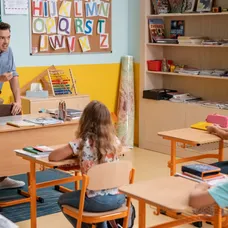 Dávid Hartl bude novým učiteľom v Tamarinej škole.