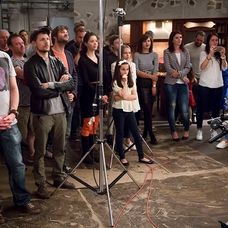 Herci a štáb s napätím sledovali finálnu scénu