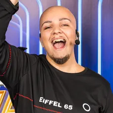 Simona Salátová ako Eiffel 65.