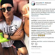 Fernando Carrilo so ženskými prsami