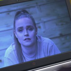 Petre sa nová Sisa nepozdáva.