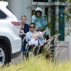 Vanessu Hudgens s bábätkom prepustili z nemocnice