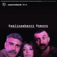 Caner Cindoruk s novým imidžom s priateľkou a hereckým kolegom