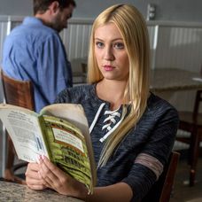 Ava Locklear vo filme Budem tvoja dcéra