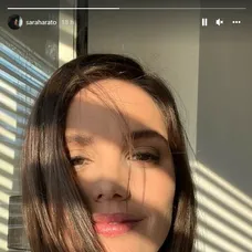 Sarah Arató sa pochválila s novým strihom. Dlhé vlasy sú minulosť.