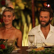 Rebeli a Hrdinovia sa po hostine a celodennej zábave zlúčili do jedného kmeňa.