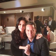 Priatelia sa rozlúčili s Mathhewom Perrym