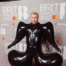Sam Smith na BRITs 2023