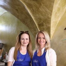 Zuzka Šebová a Mirka Almásy