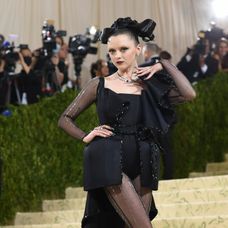 Maisie Williams na MET Gala 2021