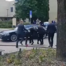 Premiéra urýchlene odviezli.
