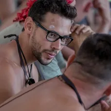 Michalove čelo zdobí krvavá rana