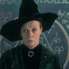 Maggie Smith ako profesorka Minerva McGonagallová