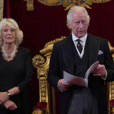 Britský kráľ Karol III. a britská kráľovná manželka Kamila