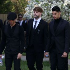 Členovia skupiny The Wanted na pohrebe Toma Parkera