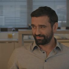 Jakub pripravil Eve prekvapenie a skončili v posteli.