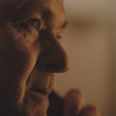 Andrej zistí od neznámeho muža o Laure zásadnú informáciu.