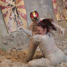 Spoluhráči gratulujú Richardovi Pánikovi po jeho góle.