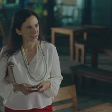 Andrej stretne ženu, ktorú vidí vo svojich spomienkach, no nevie, akú úlohu v jeho živote hrala.