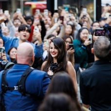 Selena Gomez na červenom koberci na premiére Emilia Perez