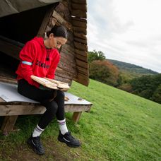 Saška v duelantskej chatke