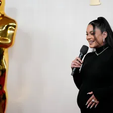Vanessa Hudgens ukázala na Oscaroch tehotenské bruško