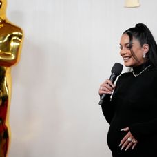 Vanessa Hudgens ukázala na Oscaroch tehotenské bruško