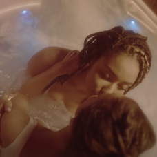 Aicha vo videoklipe 