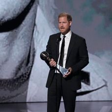 Princ Harry prijal cenu Pata Tillmana