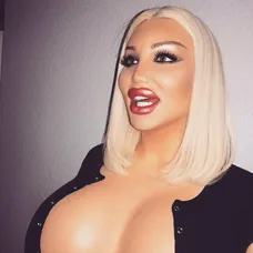 Ivana Vladislava po odstránení silikónu.