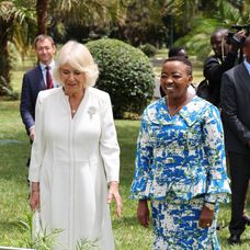 Kráľ Karol III. s manželkou kráľovnou Kamilou  pricestovali na návštevu Kene