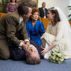 Vladimír Kobielsky, Michal Ďuriš, Dagmar Sanitrová a Paula Lopatovská v seriáli Sľub