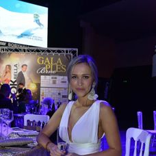Nela Slováková v sexy šatách.