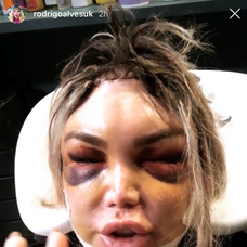 Ken sa mení na Barbie. 