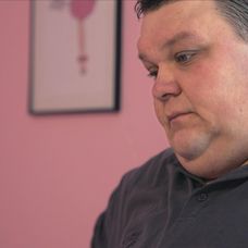 Andrejova manželka Katka už nevládze. Obezita im ničí život.