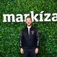Miro Jaroš na markizáckej párty.