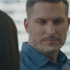 Andrej (Ján Koleník) po nádhernom vyznaní pobozkal Júliu (Sarah Arató).