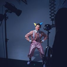 Tony vo svojom novom klipe Chlapci sú chlapci