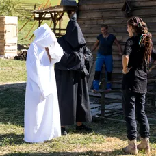 Na Farmu prišli dve zamaskované osoby
