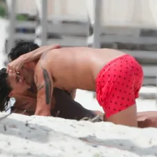 Ed Westwick si užíval s krásnou priateľkou Jessicou Serfaty. 