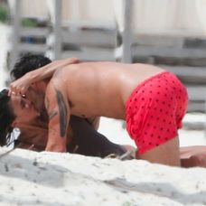 Ed Westwick si užíval s krásnou priateľkou Jessicou Serfaty. 