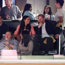 Princ Harry chcel pobozkať Meghan pred zrakmi tisícok ľudí: Odmietla ho