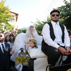 Maria Menounos sa vydala