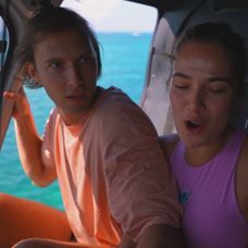 Už od príchodu sú na ostrove často spolu.