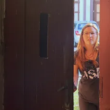 Maruška prichádza do liberálnej rodiny.