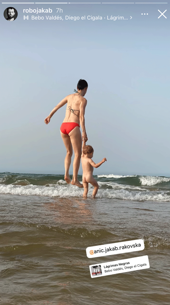 Robo a Anička Jakabovci s deťmi na dovolenke