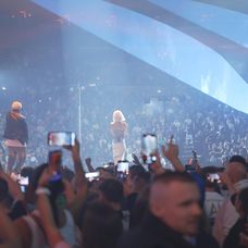 Zákulisné zábery z koncertu Rytmusa, Dara mu vzdala úctu