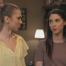 Lenka (Mária Schumerová) a Simča (Zuzka Porubjaková)